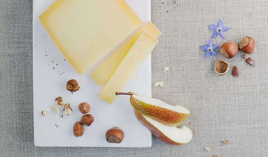 Stück Allgäuer Bergkäse