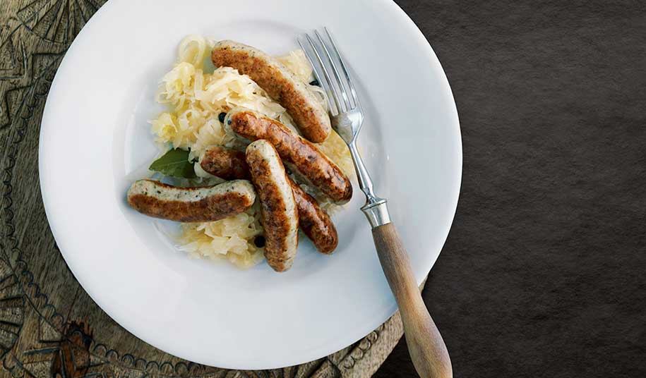 Rostbratwürste auf Sauerkraut