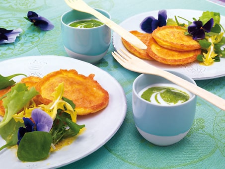 Teller mit Allgäuer Bergkäse-Puffern