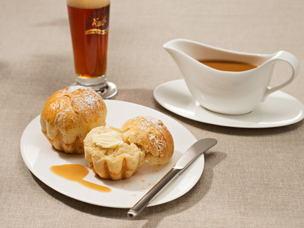 Brioches mit Bier-Karamell-Sauce