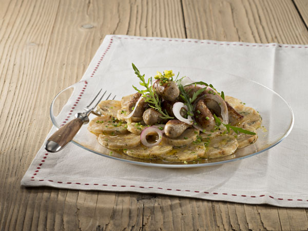 LAUWARMES SEMMELKNÖDEL-CARPACCIO MIT NÜRNBERGER ROSTBRATWÜRSTEN ...