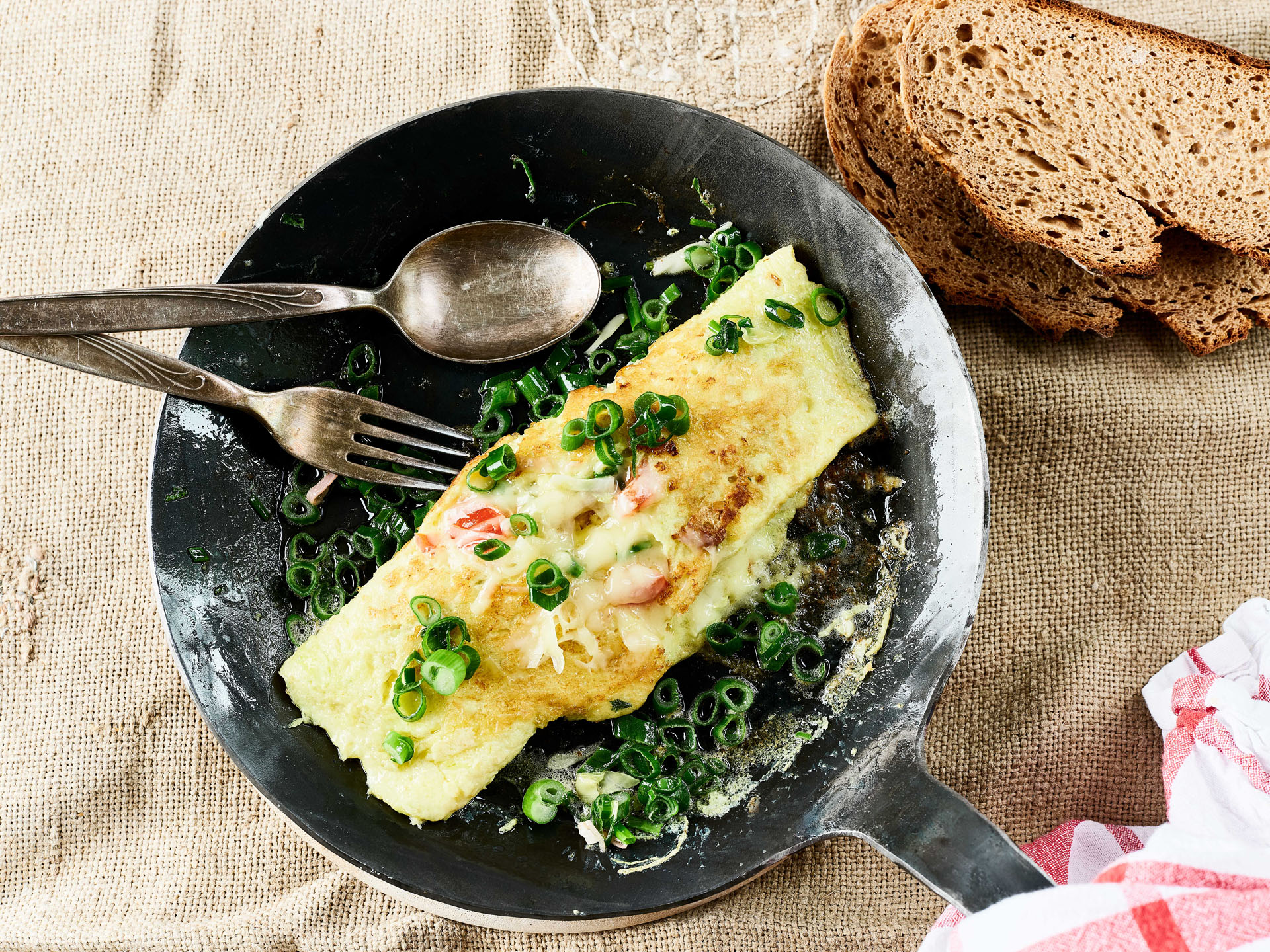 ALLGÄUER BERGKÄSE G.U. – Omelette mit Wildkräutern - Weltgenusserbe Bayern